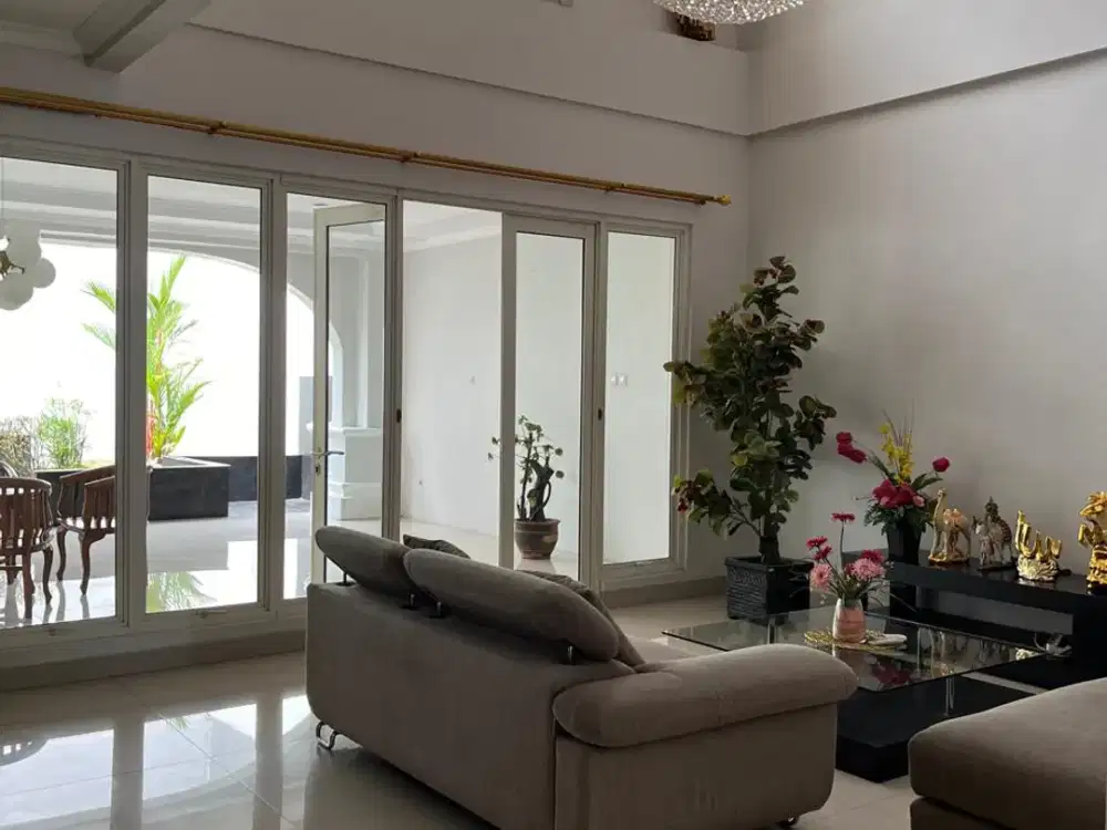 Diual/disewakan Hunian Eksklusif Emerald Mansion Lippo Cikarang, Harga Spesial