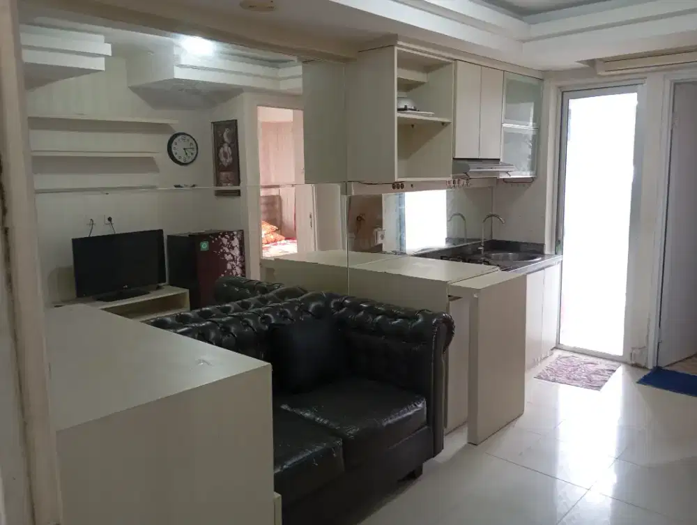 DISEWAKAN UNIT 2 KAMAR FURNIS APARTEMEN BASSURA CITY