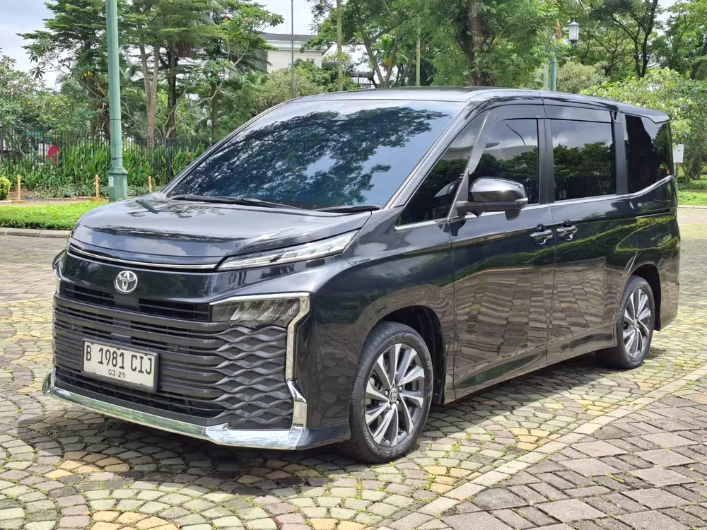 Toyota Voxy 2.0 at 2023 KM 32 rb FULL ori