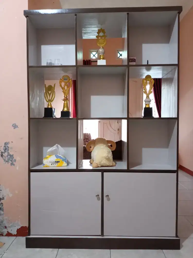 Rak Sekat 2 Muka Ukuran Besar / Rak hias / Rak piala