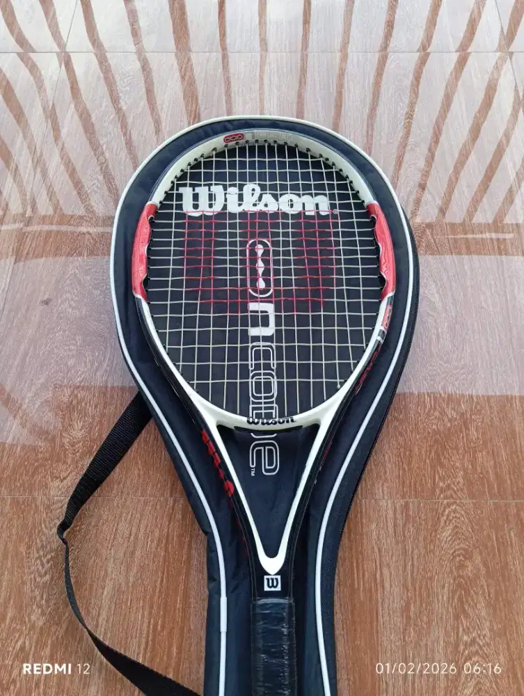 Raket tenis merk wilson