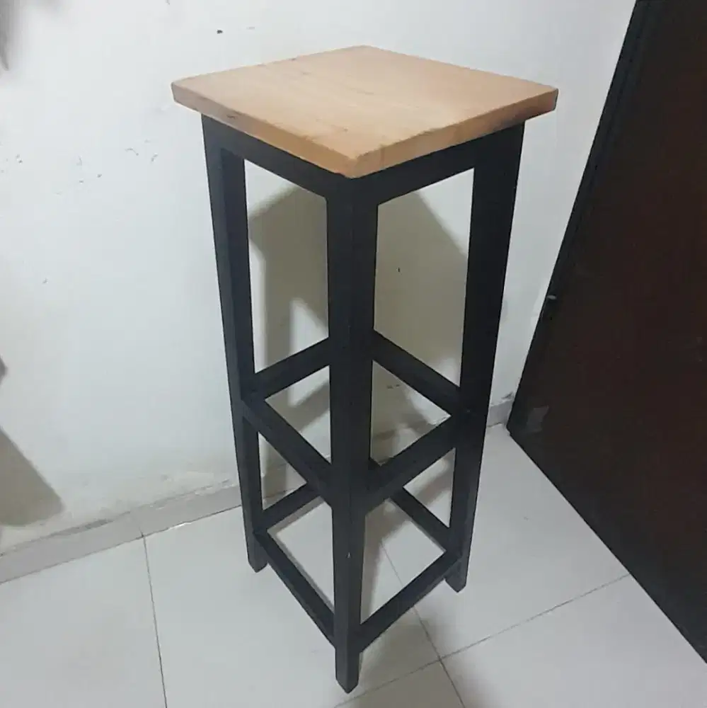 Bangku kayu custom. Tinggi 112 cm. Second msh bagus banget. Murah
