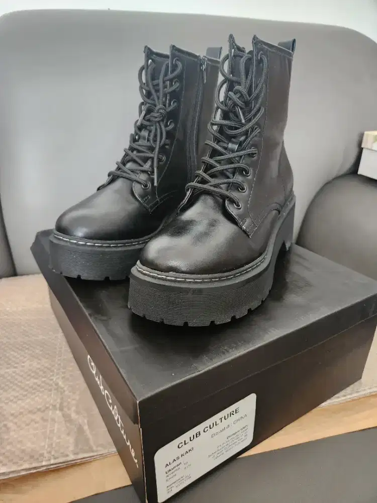 SEPATU BOOTS CLUB CULTURE