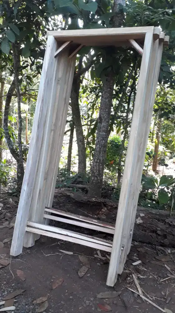 Kusen dan pintu jati