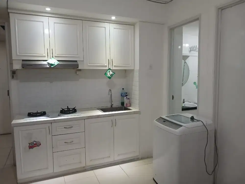 Disewakan Tahunan 3BR SEMI FURNISH - Apartemen Bassura City - Free IPL