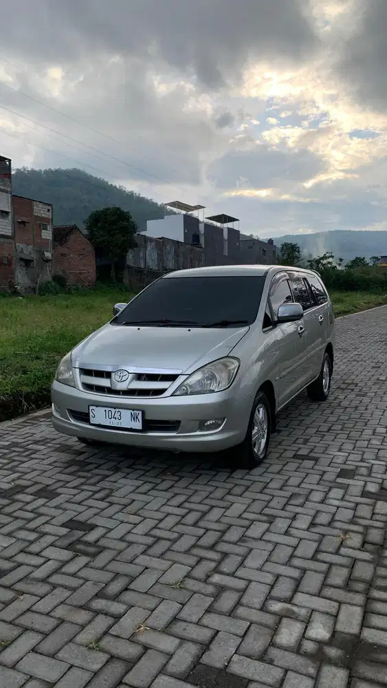 Toyota Kijang Innova 2004 Bensin