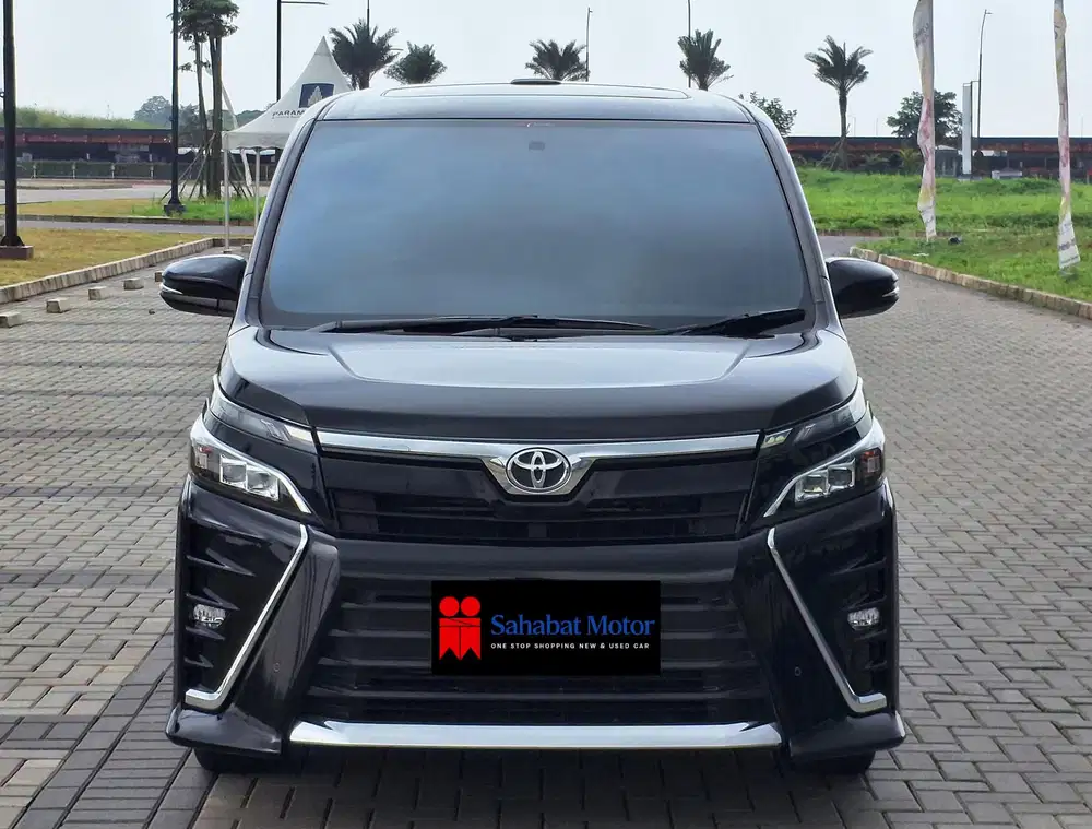 Toyota Voxy 2017
2.0 Automatic
