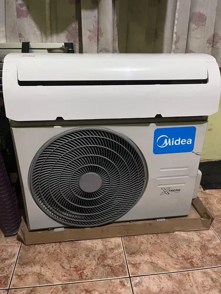 AC midea 1/2pk free pasang