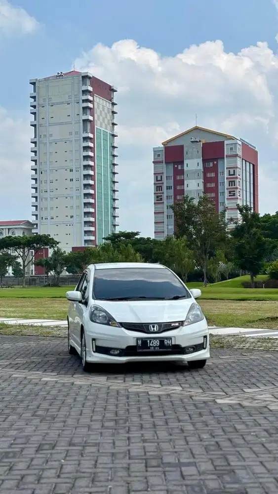 LOW KM HONDA JAZZ RS GE8 AT 2013