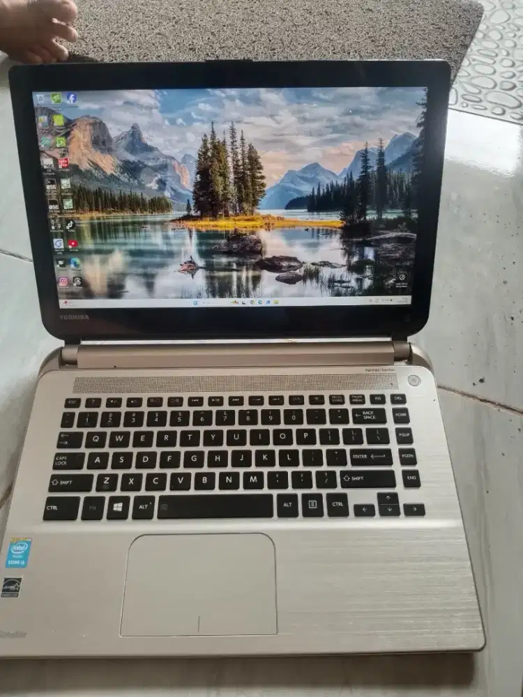 Laptop Toshiba Satellite E-45B