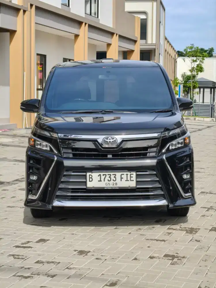 TOYOTA VOXY 2.0 BENSIN AT 2018 SUPER MULUS & SIAP PAKAI