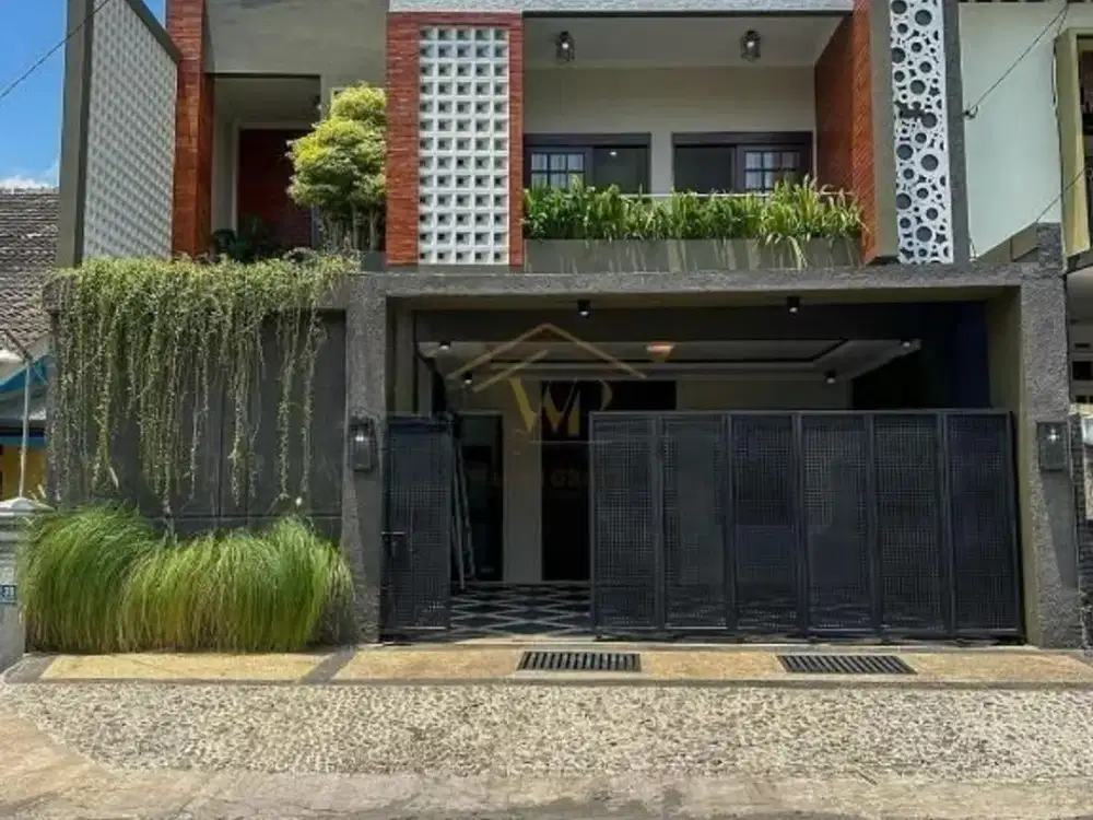 RUMAH MEWAH 3 LANTAI DEKAT MAGUWOHARJO SLEMAN