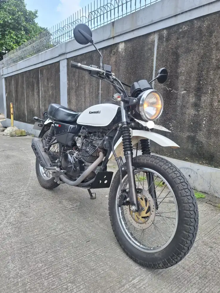 Kawasaki W175 TR Putih Original 2023