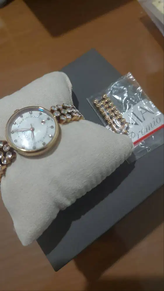 Jam Tangan BONIA Wanita Sapphire Glass - Gold - Stainless