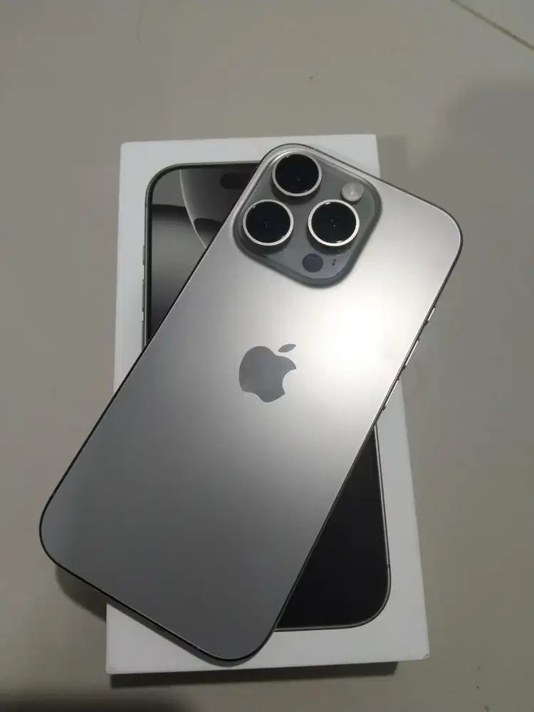 Jual iphone 16 pro /128 natural titanium