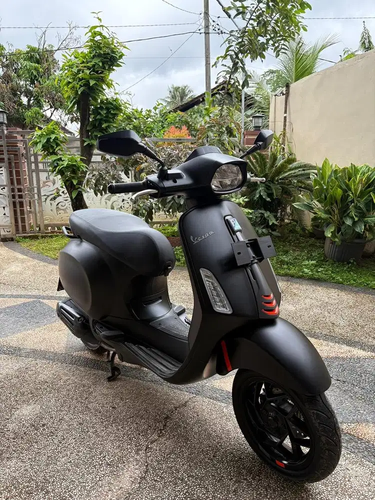 2025 Vespa Sprint S 150 Black Convinto