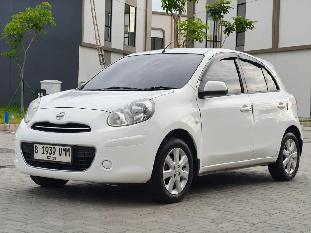 (LOW KM) Nissan March 1.2 L AT 2012