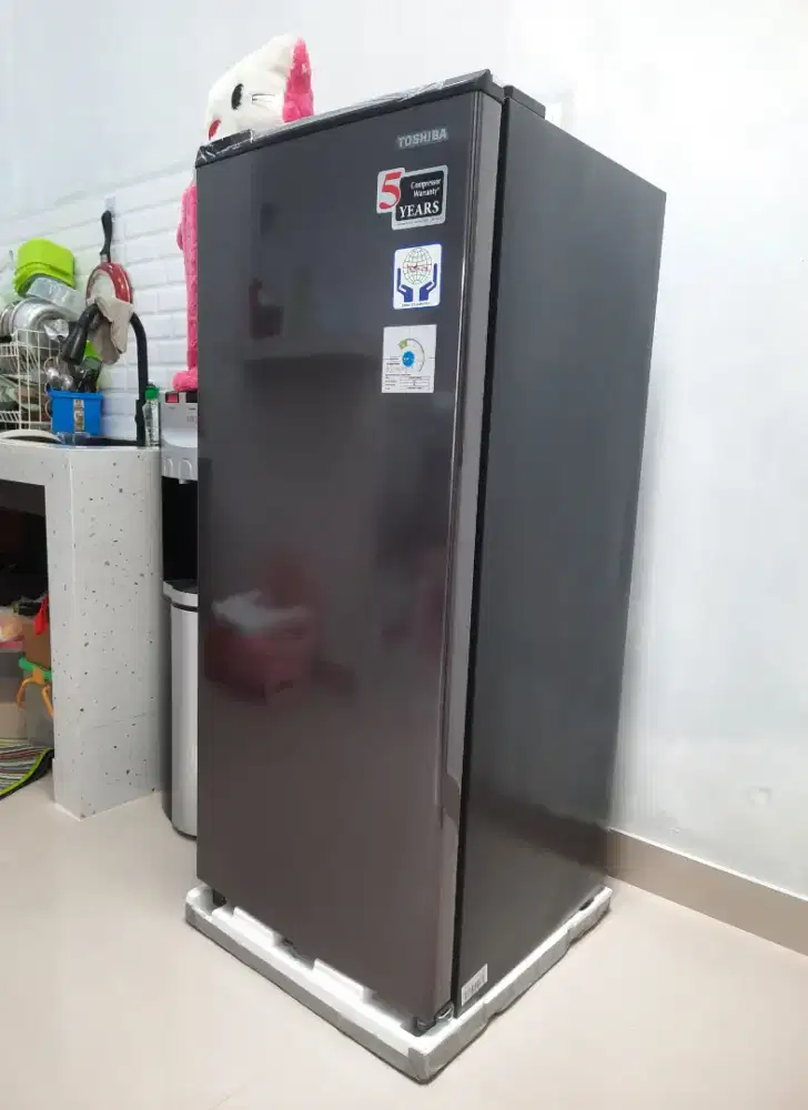 Kulkas Toshiba Like New baru 2 bulan pake
