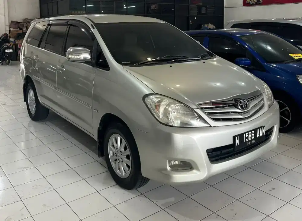 TOYOTA INNOVA G 2.5 SOLAR AT 2010 N MLG