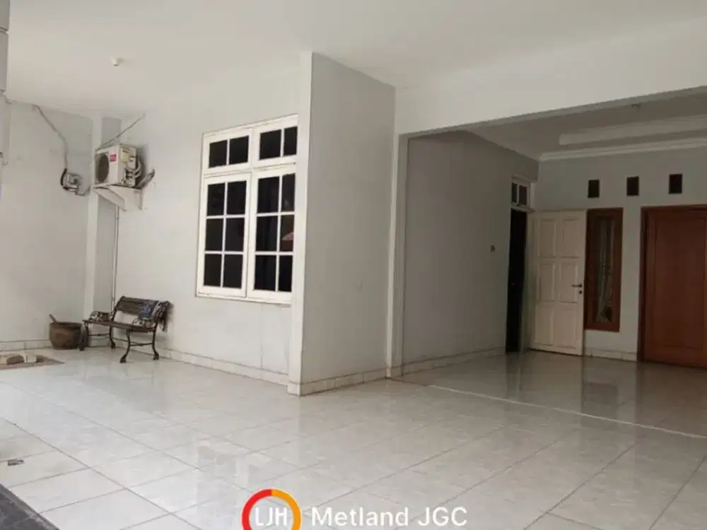 Rumah 2.5 Lantai Semi Furnished di Perumahan Harapan Baru 1, Bekasi Barat