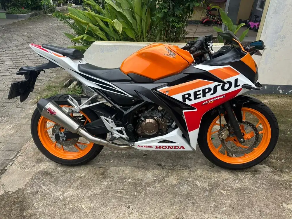 Honda CBR 150R Repsol Spesial