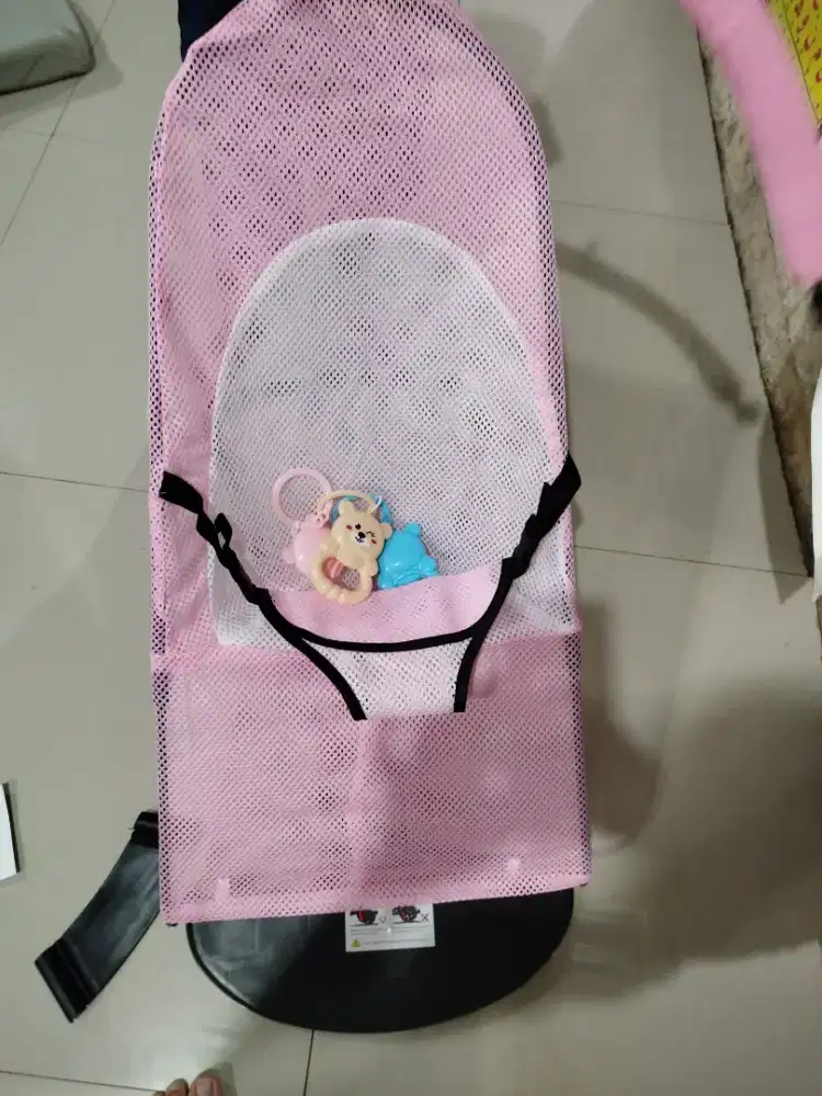 Di cari pengasuh anak