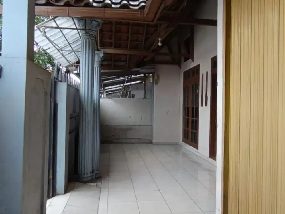 Rumah 2 Lantai Lebar 10 Semi Furnished di Kota Baru, Bekasi Barat