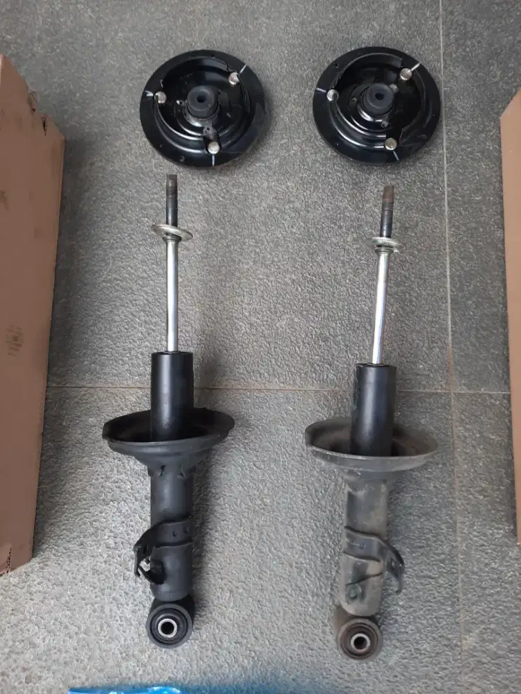 Jual Shock Breaker depan copotan Toyota Innova Venturer 2021