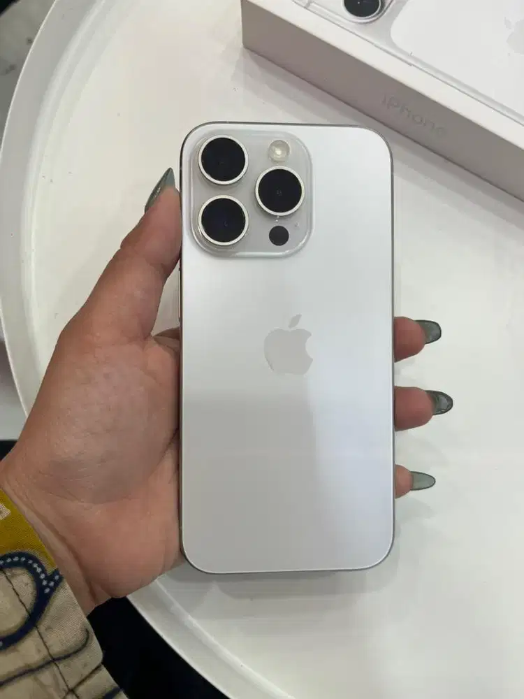Iphone 15 pro 256 white