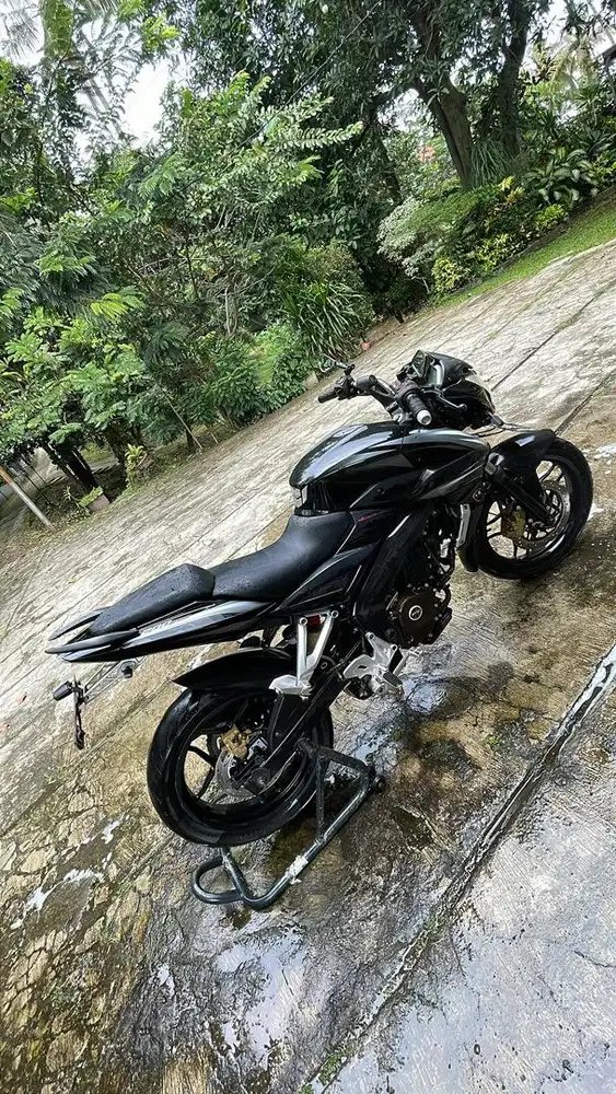 Kawasaki Pulsar 200NS - Kondisi istimewa Kilometer baru 10.000