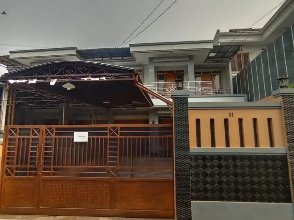 Disewakan Rumah Besar cocok untuk kantor atau keluarga besar