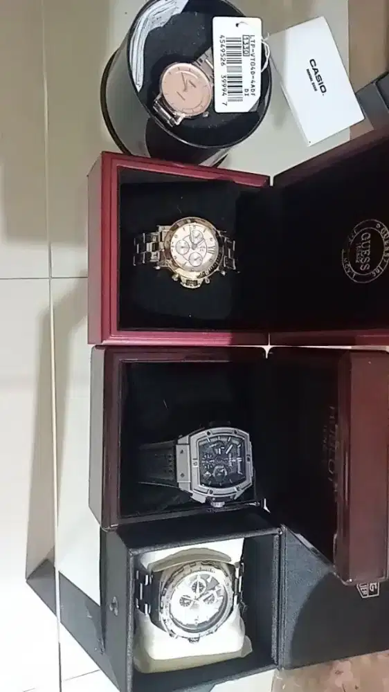Jam tangan pakaian pribadi