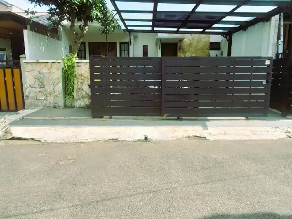 Rumah cantik bsd city dekat pintu tol bsd semi furnished