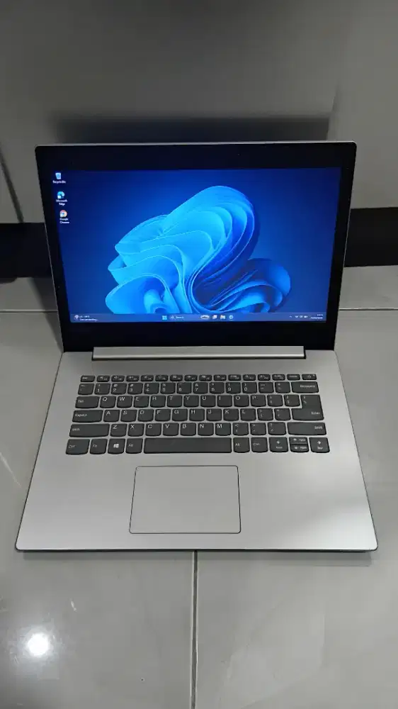 Lenovo Ideapad 330 core i3 gen 7 +dual VGA