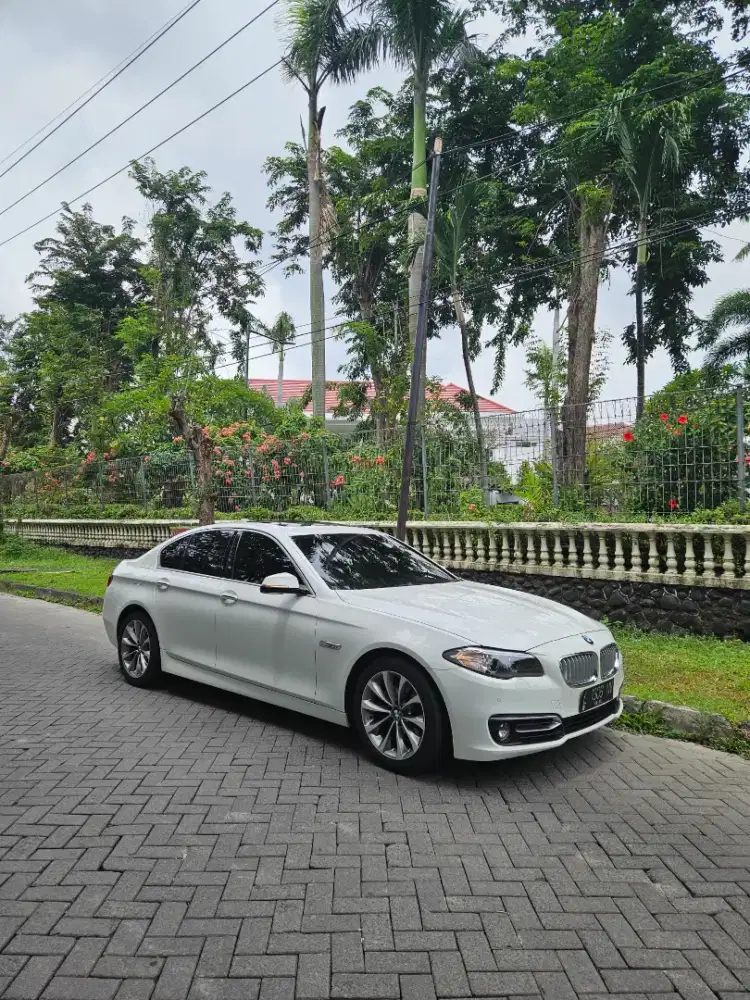 BMW 520 i MODERN LUXURY 2014