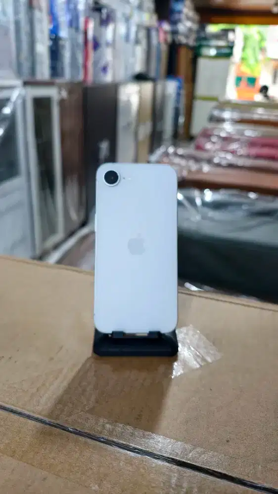 apple iphone 16e 128GB grs ibox, seperti baru, pemakaian 2 minggu