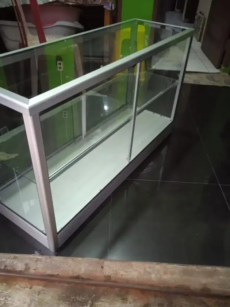 JUAL ETALASE BEKAS SEPERTI BARU