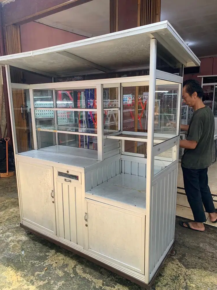Etalase gerobak alumunium bekas 150cm
