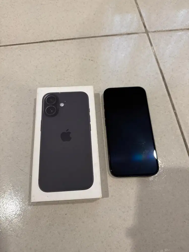 Iphone 16 ibox 128 GB warna Hitam kondisi mulus