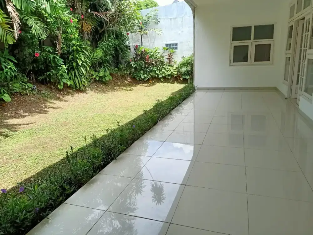 Disewakan rumah luas 1 lantai, khusus tempat tinggal kel. Besar