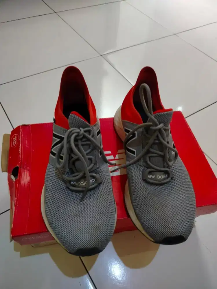 Sepatu New Balance Roav Trail/ Abu-Abu Merah