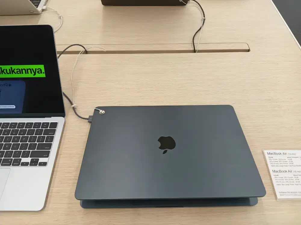 MacBook Air M4 14 inci