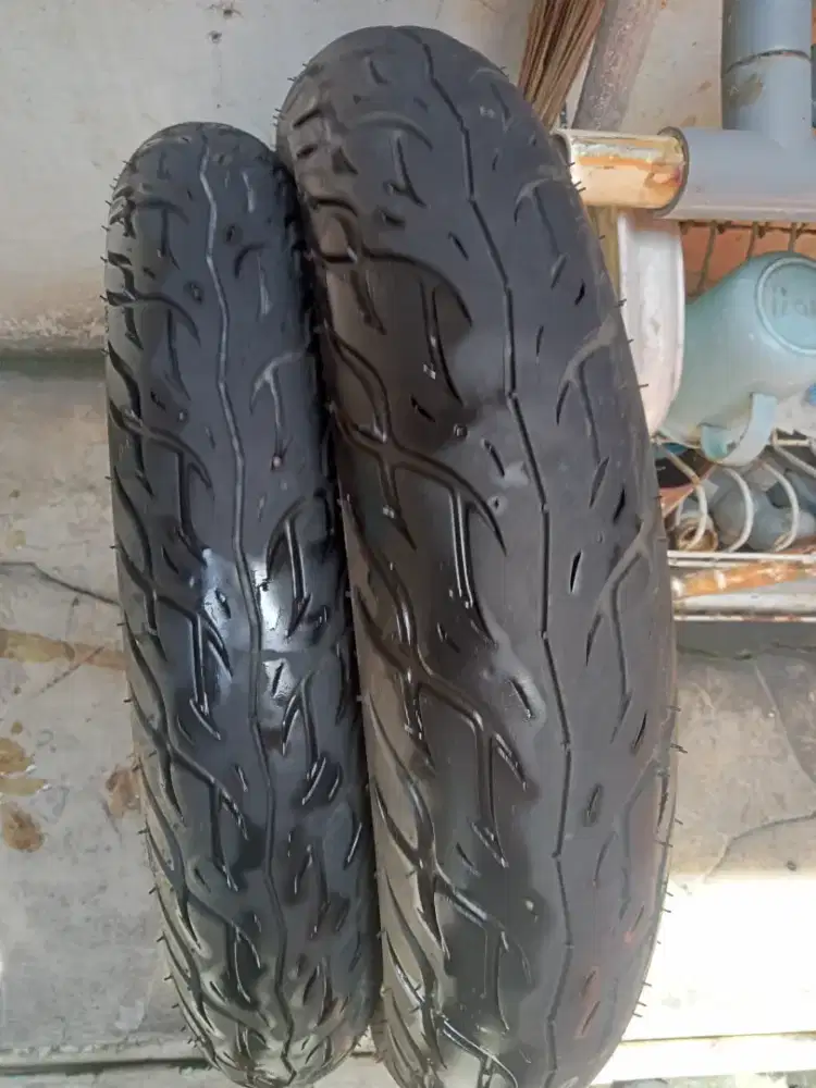 Sepasang ban Vario merk FDR