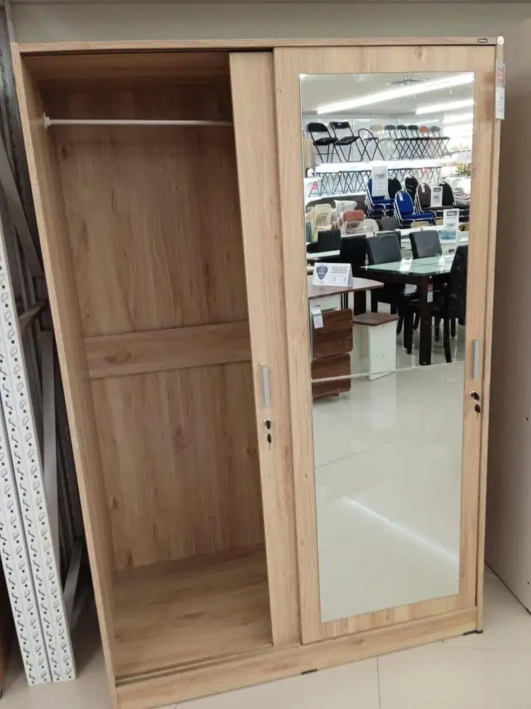 Lemari pakaian Sliding