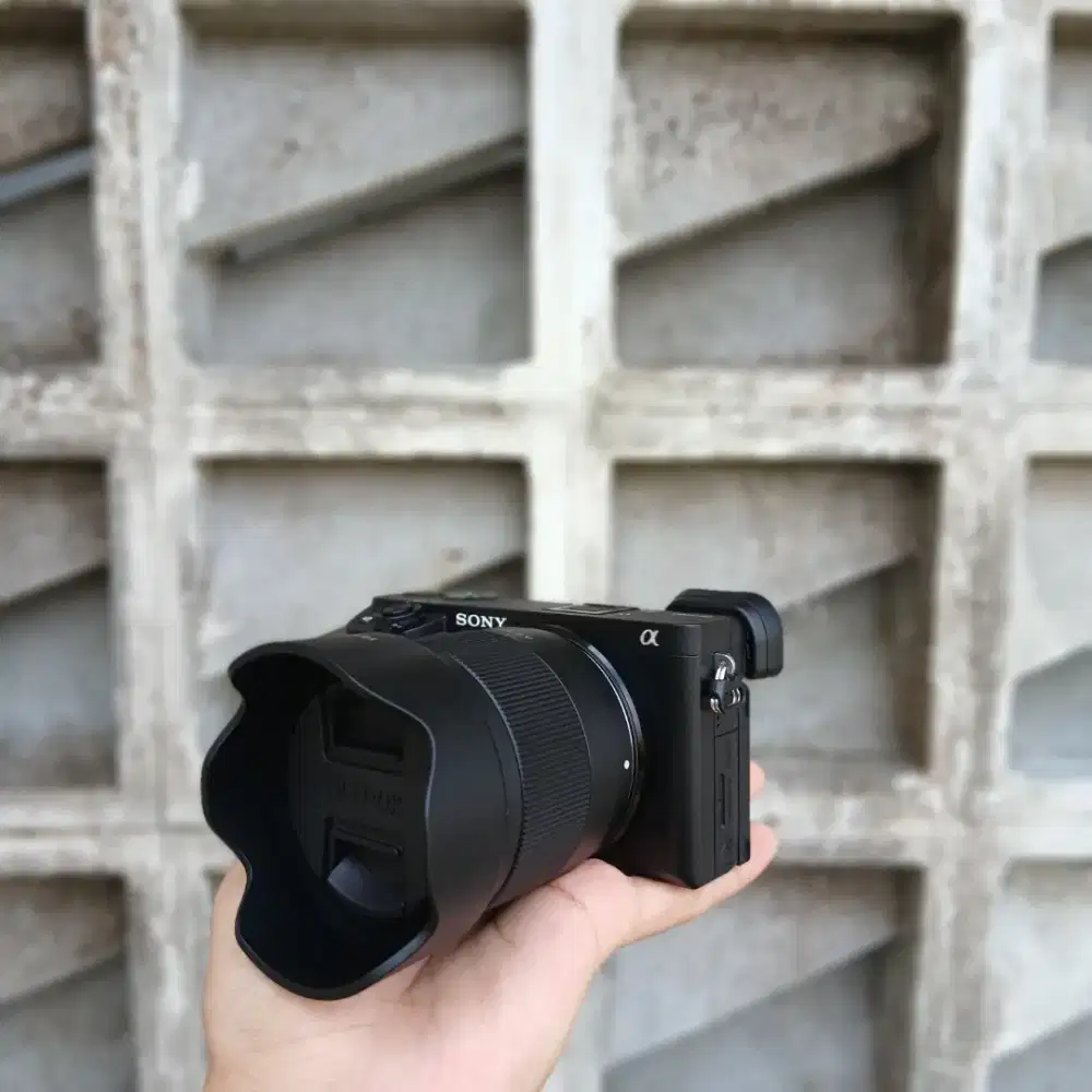 PAKET HEMAT SONY A6400 FIX VILTROX 35MM F1.7 BLACK LIKE NEW SC 1K BOX