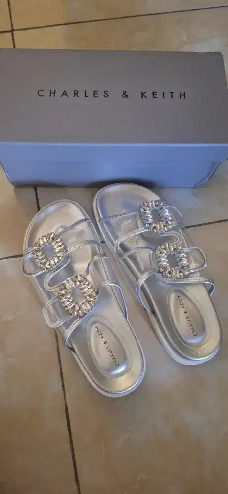 Sepatu, sandal dan tas