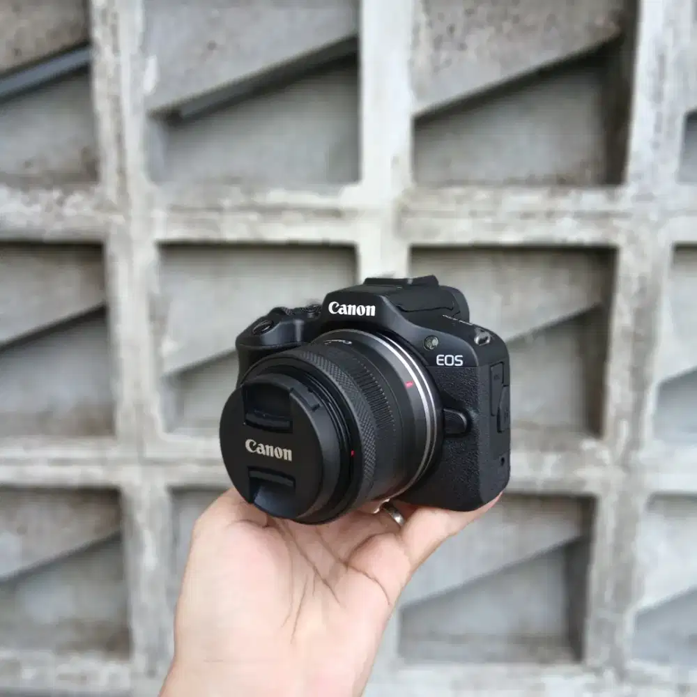 LIKE NEW CANON EOS R100 KIT BLACK FULLSETBOX