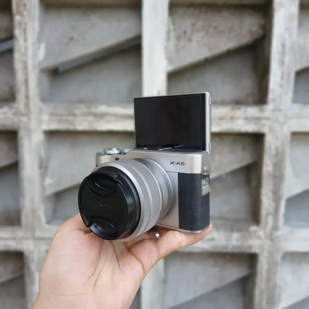 BEST SELLER FUJIFILM X-A5 KIT SILVER ARGENT GOOD CONDITION