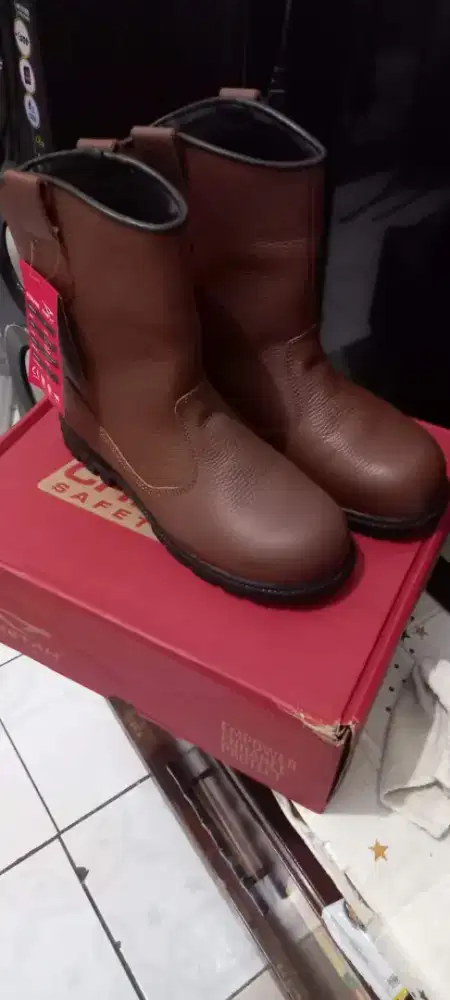 Safety boots cheetah