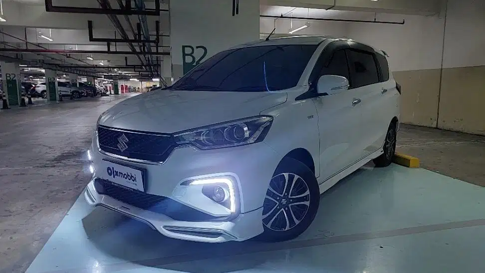 DP MURAH Suzuki Ertiga 1.5 Hybrid SS Bensin-AT 2022  CHFZB
